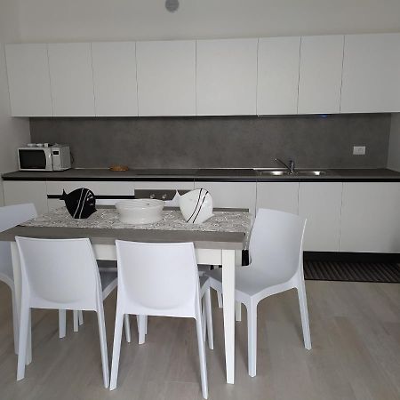 Jesolo Appartamenti F2 - Black And White Dış mekan fotoğraf